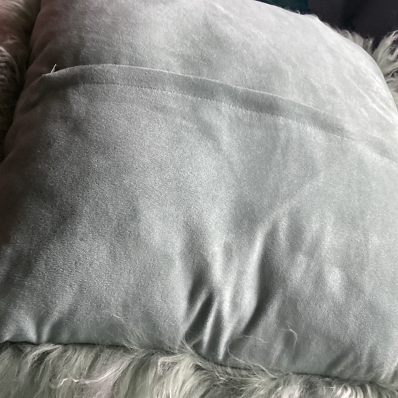 URBAN BARN SAGE GREEN LARGE SQUARE MONGOLIAN SHEEP FUR PILLOW - Picture 4 of 10